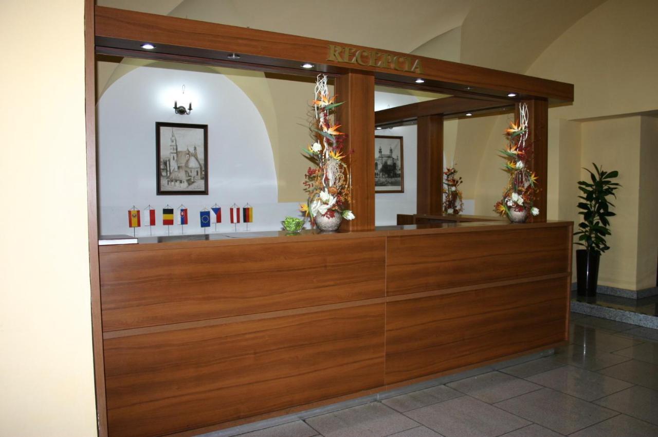 Hotel Jelen Hlohovec Exterior foto