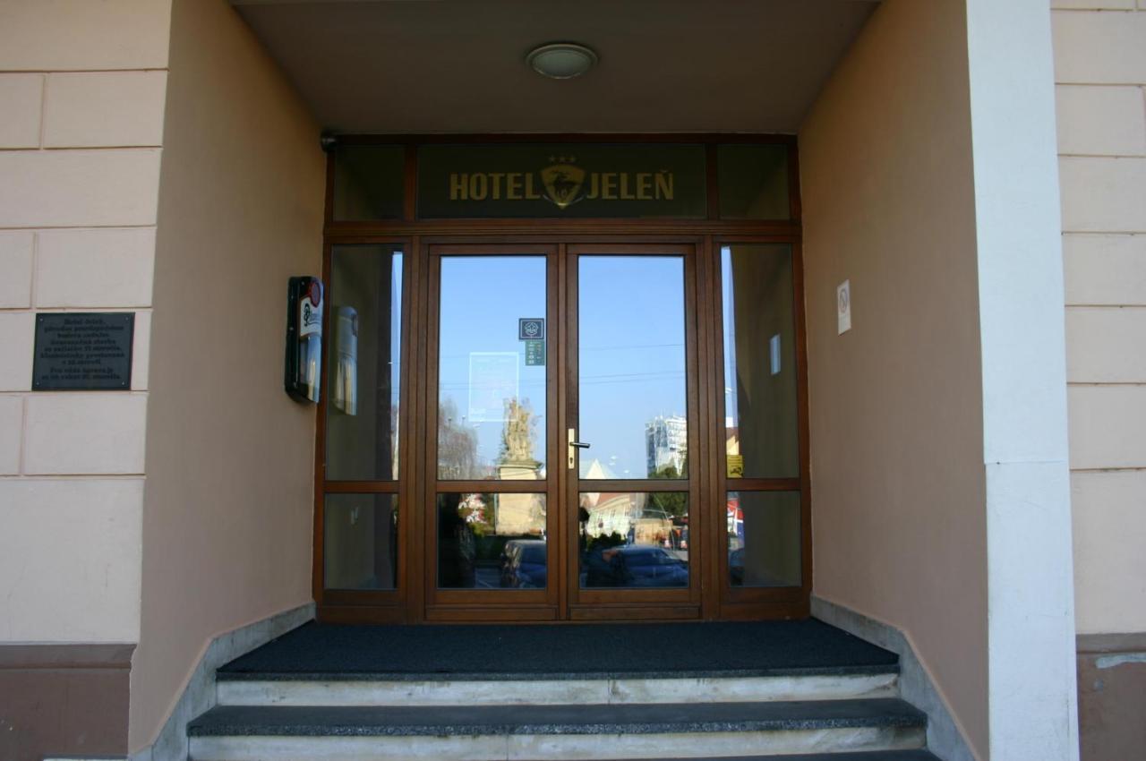 Hotel Jelen Hlohovec Exterior foto